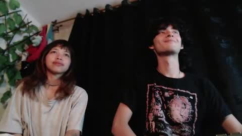 Snapshot of mixipeach chatting on April 20, 11:39 pm Naomi and Nekorii online show from April 20, 11:39 pm