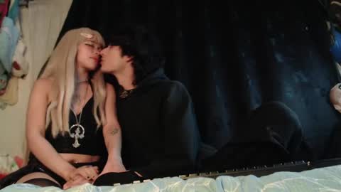 Snapshot of mixipeach chatting on April 22, 2:03 am Naomi and Nekorii online show from April 22, 2:03 am