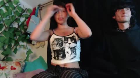 Snapshot of mixipeach chatting on May 1, 2:38 am Naomi and Nekorii online show from May 1, 2:38 am