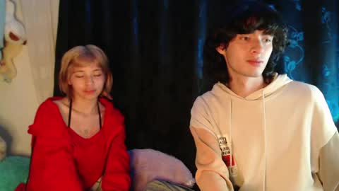 Snapshot of mixipeach chatting on May 14, 8:32 am Naomi and Nekorii online show from May 14, 8:32 am