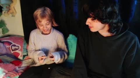 Snapshot of mixipeach chatting on May 21, 8:54 am Naomi and Nekorii online show from May 21, 8:54 am