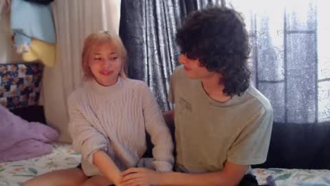 Snapshot of mixipeach chatting on May 28, 9:23 pm Naomi and Nekorii online show from May 28, 9:23 pm