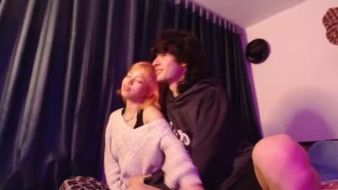 Snapshot of mixipeach chatting on July 7, 7:23 am Naomi and Nekorii online show from July 7, 7:23 am