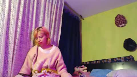 Snapshot of mixipeach chatting on July 27, 4:19 am Naomi and Nekorii online show from July 27, 4:19 am