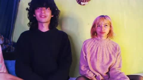 Snapshot of mixipeach chatting on August 4, 11:51 pm Naomi and Nekorii online show from August 4, 11:51 pm