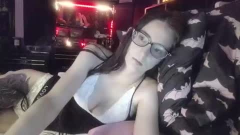Snapshot of mizzbonez chatting on June 5, 5:25 am Mizz Bonez online show from June 5, 5:25 am