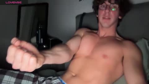 Snapshot of mizzo001 chatting on February 21, 12:11 am Leo online show from February 21, 12:11 am