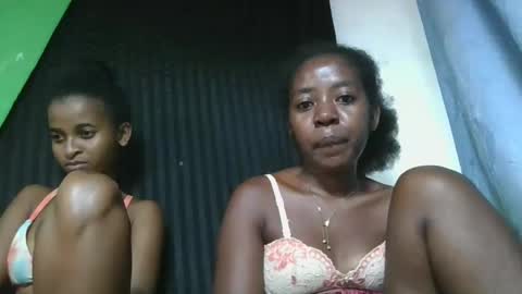 Snapshot of mmerela chatting on February 24, 6:39 pm mmerela online show from February 24, 6:39 pm