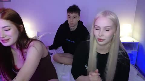 Snapshot of mmkakpoxyi22 chatting on September 21, 7:59 pm alice and ray online show from September 21, 7:59 pm