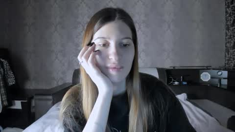 Lili online show from November 28, 9:56 am