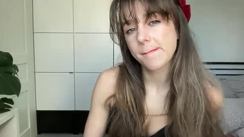 mmminnie online show from February 19, 8:55 am