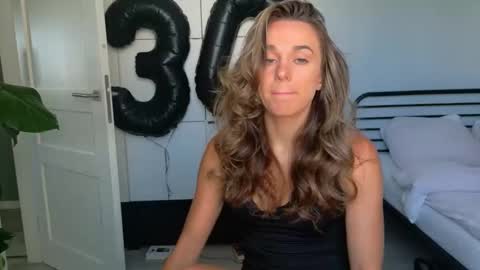 mmminnie online show from September 9, 10:04 am