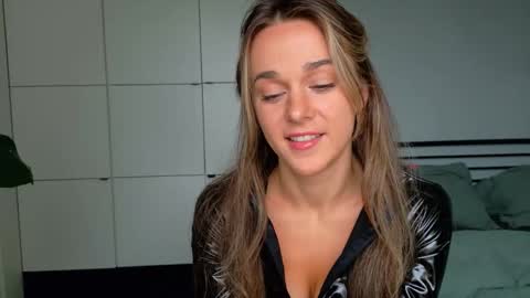 mmminnie online show from September 18, 1:57 pm