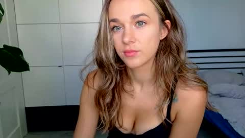 mmminnie online show from September 25, 10:08 am