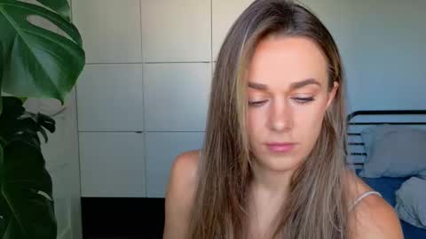 mmminnie online show from October 21, 10:38 am