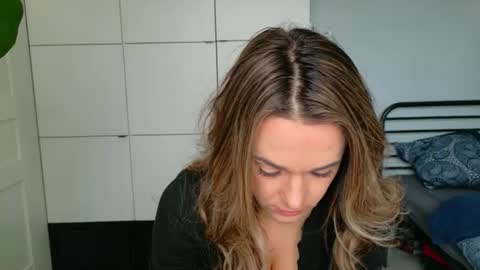 mmminnie online show from March 26, 7:25 am