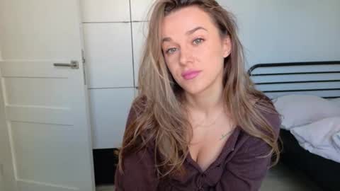 mmminnie online show from April 20, 9:56 am