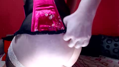 Snapshot of mmmiss_anais chatting on April 5, 11:18 am Mmmmis Anais online show from April 5, 11:18 am