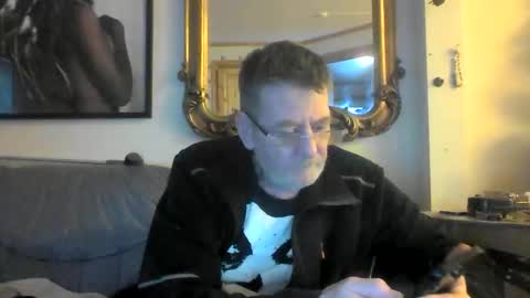 mmollerteigum online show from February 11, 8:08 am