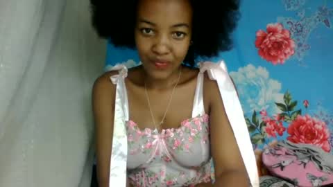 Snapshot of mmyriame chatting on June 20, 7:44 am mmyriame online show from June 20, 7:44 am