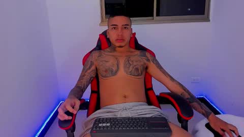 Snapshot of mnell28 chatting on March 10, 6:51 am mnell28 online show from March 10, 6:51 am