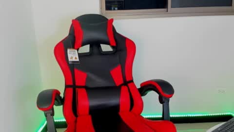 Snapshot of mnell28 chatting on March 14, 9:37 am mnell28 online show from March 14, 9:37 am