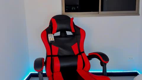 Snapshot of mnell28 chatting on March 18, 7:11 am mnell28 online show from March 18, 7:11 am