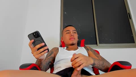 Snapshot of mnell28 chatting on March 20, 1:54 am mnell28 online show from March 20, 1:54 am