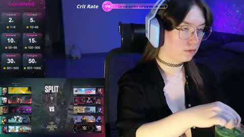 Snapshot of moaning___lisa chatting on October 3, 10:07 pm to support follow the fanclub online show from October 3, 10:07 pm