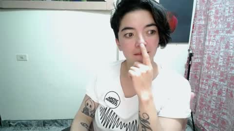 Snapshot of mocca_117 chatting on June 23, 6:22 am Sam online show from June 23, 6:22 am