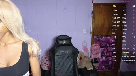 Snapshot of mocha_ chatting on April 18, 9:48 pm MOCHA JAMES THE NPC online show from April 18, 9:48 pm