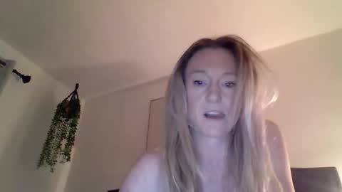 Snapshot of mockingbirds91 chatting on May 10, 4:06 am mockingbirds91 online show from May 10, 4:06 am