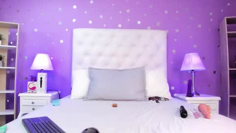 Snapshot of models_sophia chatting on October 18, 7:25 pm Sophia online show from October 18, 7:25 pm