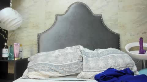 Sophia  online show from February 6, 7:06 pm