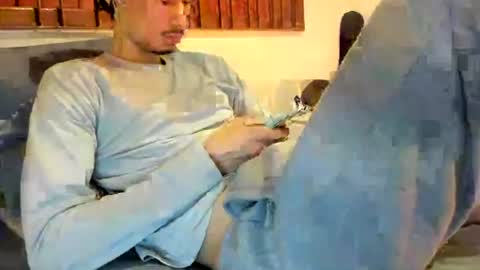 Snapshot of moderdelier chatting on July 15, 1:33 am DigBreed online show from July 15, 1:33 am