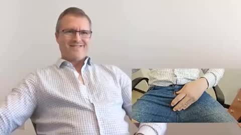 Snapshot of moe_001 chatting on September 22, 7:05 pm Moe online show from September 22, 7:05 pm