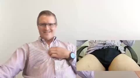 Snapshot of moe_001 chatting on October 22, 7:24 pm Moe online show from October 22, 7:24 pm