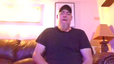 Snapshot of moeblick chatting on November 1, 11:45 am moeblick online show from November 1, 11:45 am