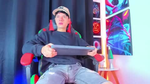 moises_23cm online show from February 22, 3:36 pm