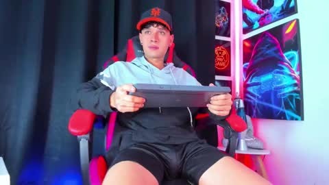 moises_23cm online show from March 1, 11:37 pm