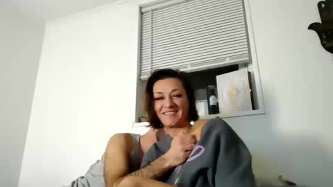Snapshot of moistknickerchick chatting on December 14, 3:18 am MoistKnickerChick online show from December 14, 3:18 am