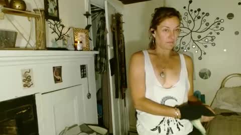 Snapshot of moistknickerchick chatting on September 22, 3:08 am MoistKnickerChick online show from September 22, 3:08 am