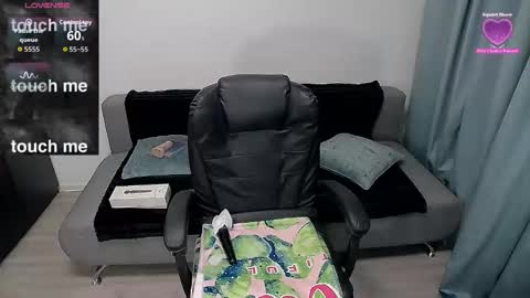 Snapshot of mojjo_erika chatting on November 16, 4:18 am erika online show from November 16, 4:18 am