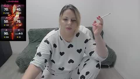 Snapshot of mojjo_erika chatting on May 10, 6:29 am erika online show from May 10, 6:29 am