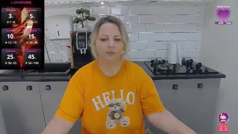 Snapshot of mojjo_erika chatting on June 10, 6:56 am erika online show from June 10, 6:56 am