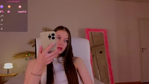 Molly online show from February 26, 1:00 am