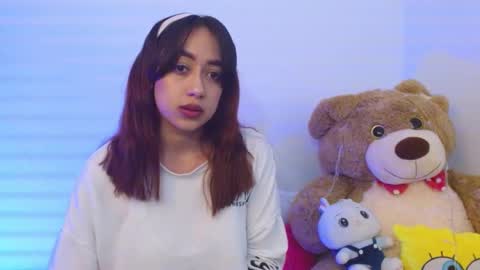 Snapshot of moll1e_ chatting on December 28, 1:29 am M o L l i E  online show from December 28, 1:29 am