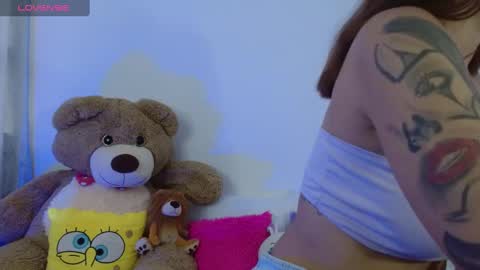 Snapshot of moll1e_ chatting on January 7, 9:46 pm M o L l i E  online show from January 7, 9:46 pm