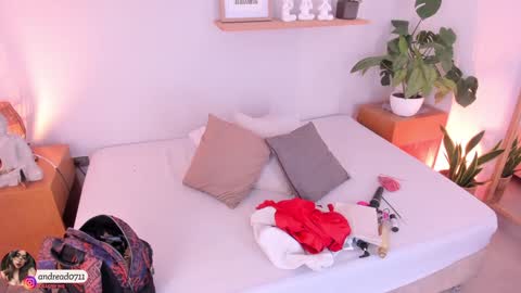 Snapshot of moll1e_ chatting on February 5, 11:55 am M o L l i E  online show from February 5, 11:55 am