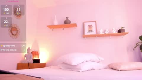 Snapshot of moll1e_ chatting on February 12, 3:38 pm M o L l i E  online show from February 12, 3:38 pm